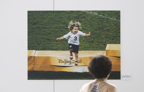 奥运一周年大型摄影图片展在奥体中心举行