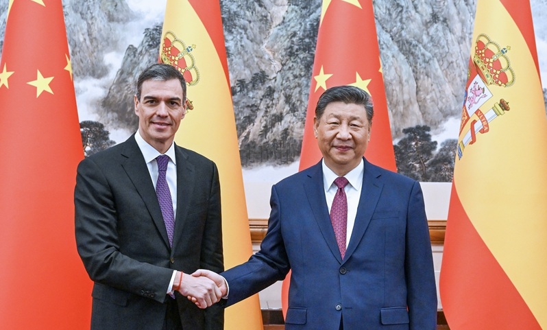 习近平会见西班牙首相桑切斯