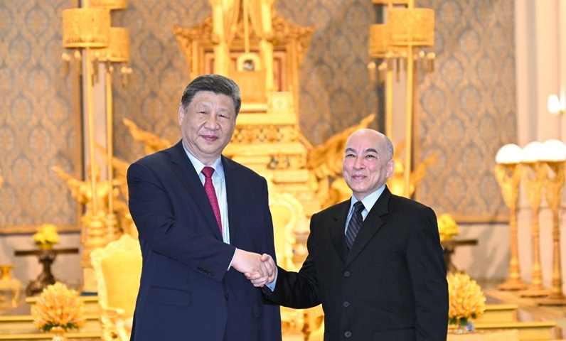 习近平会见柬埔寨国王西哈莫尼