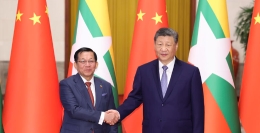 习近平同缅甸总统敏昂莱会谈